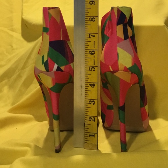 Liliana Multi-Colorful Geometric Women's Heels SZ 8.5 - Picture 9 of 12